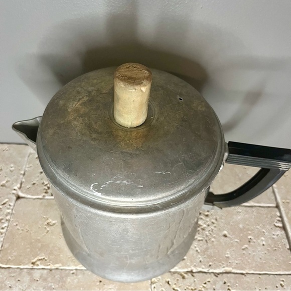 VINTAGE WEAREVER 3048
ALUMINUM COFFEE POT
Antique Kitchen Tea Cooker - Picture 8 of 13